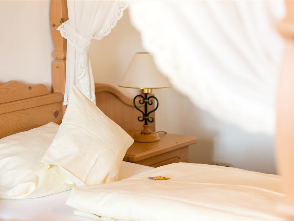 Hotel Lobmeyer Roding Room photo
